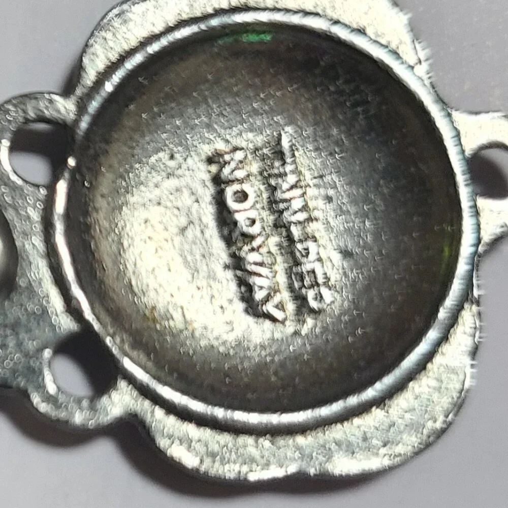 Cape Clasp in Pewter For A Stunning Halloween Outfit by Tinn Per - Picture 4 of 6